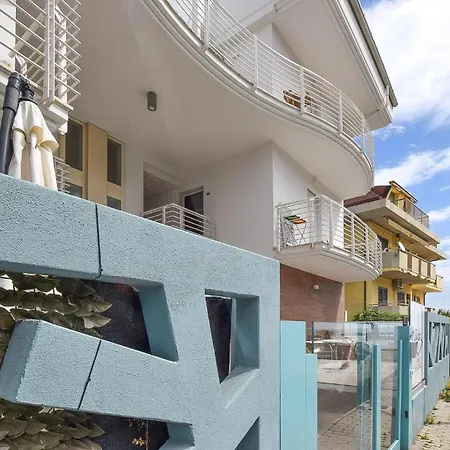 Stunning Apartment In Martinsicuro * Martinsicuro