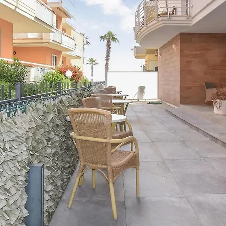 Stunning Apartment In Martinsicuro *